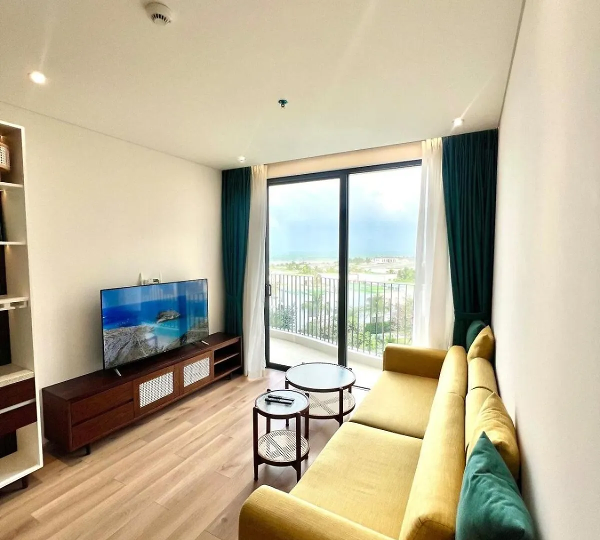 Aqua Blue Ocean View Condo - Free Swimming Pool ホイアン ベトナム