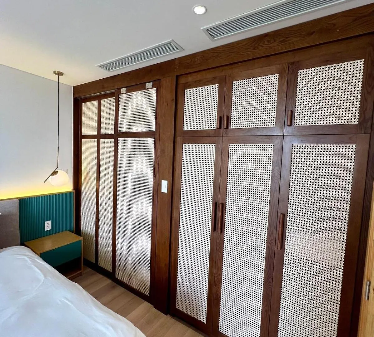 Aqua Blue Ocean View Condo - Free Swimming Pool ホイアン