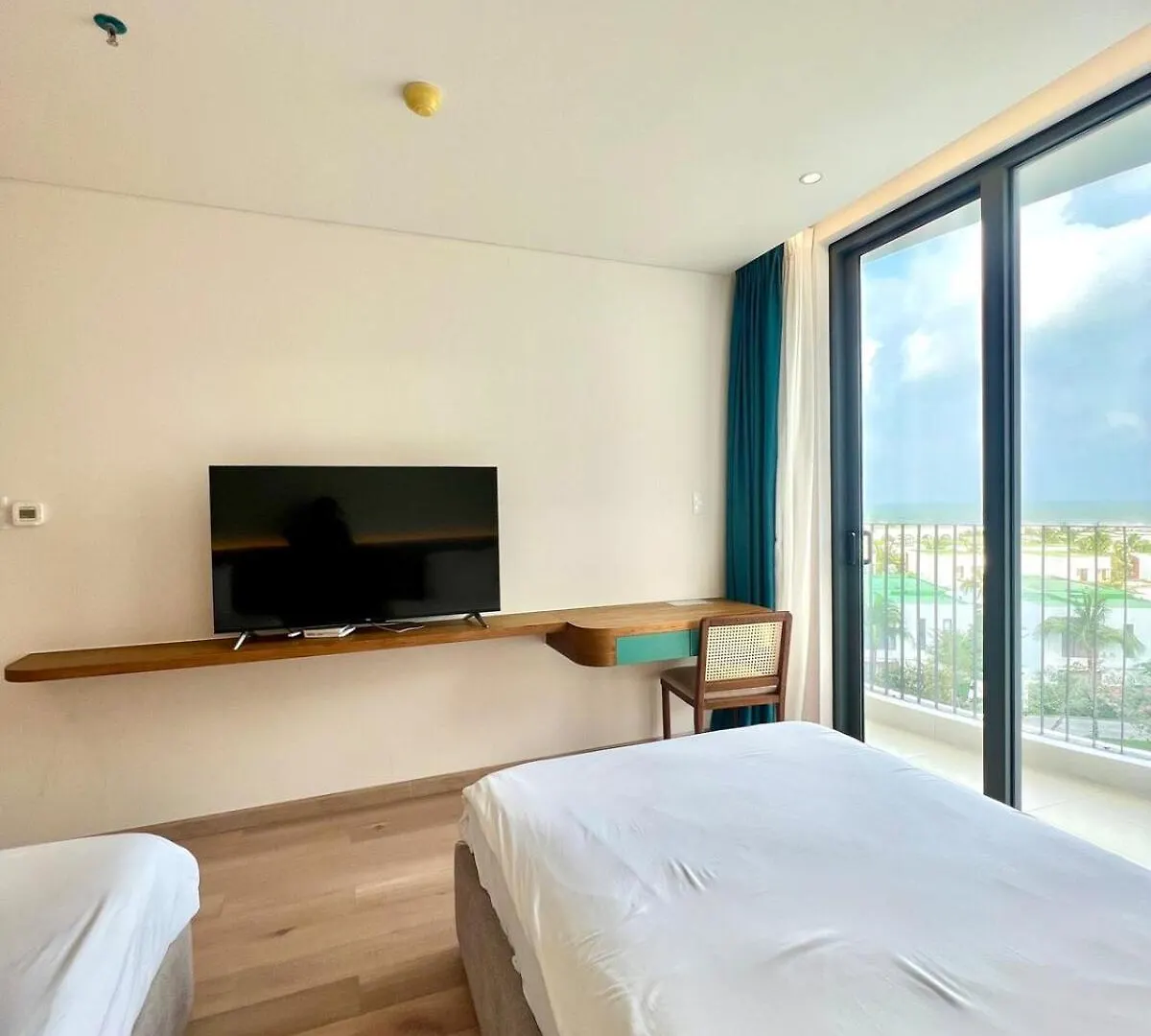 アパート Aqua Blue Ocean View Condo - Free Swimming Pool ホイアン ベトナム