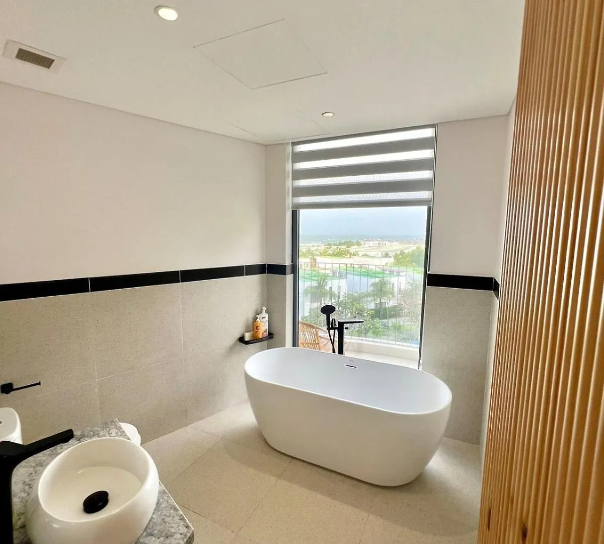 Aqua Blue Ocean View Condo - Free Swimming Pool ホイアン 0*,
